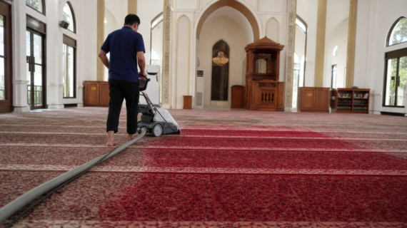 Seberapa Sering Karpet Masjid Harus Dicuci? Ini Jadwal Idealnya